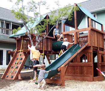 Cohousing playground by Wikimedia Commons